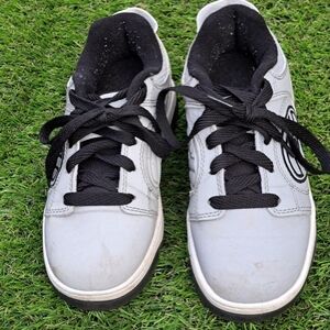 Heely's Grey Voyager Skate Sneakers    Size Yth 2